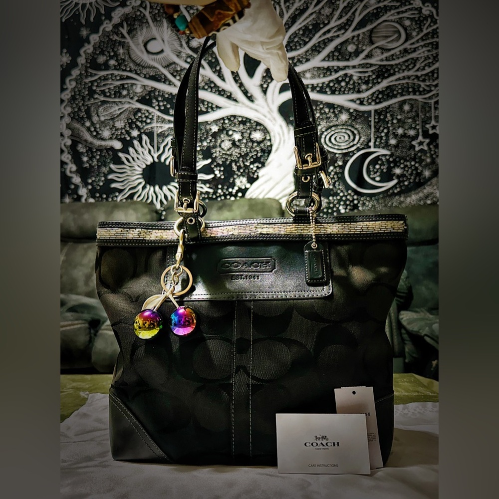 Vintage Coach soho shoulder bag 2006 year Black and Gold Signature Tote bag - Picture 9 of 17